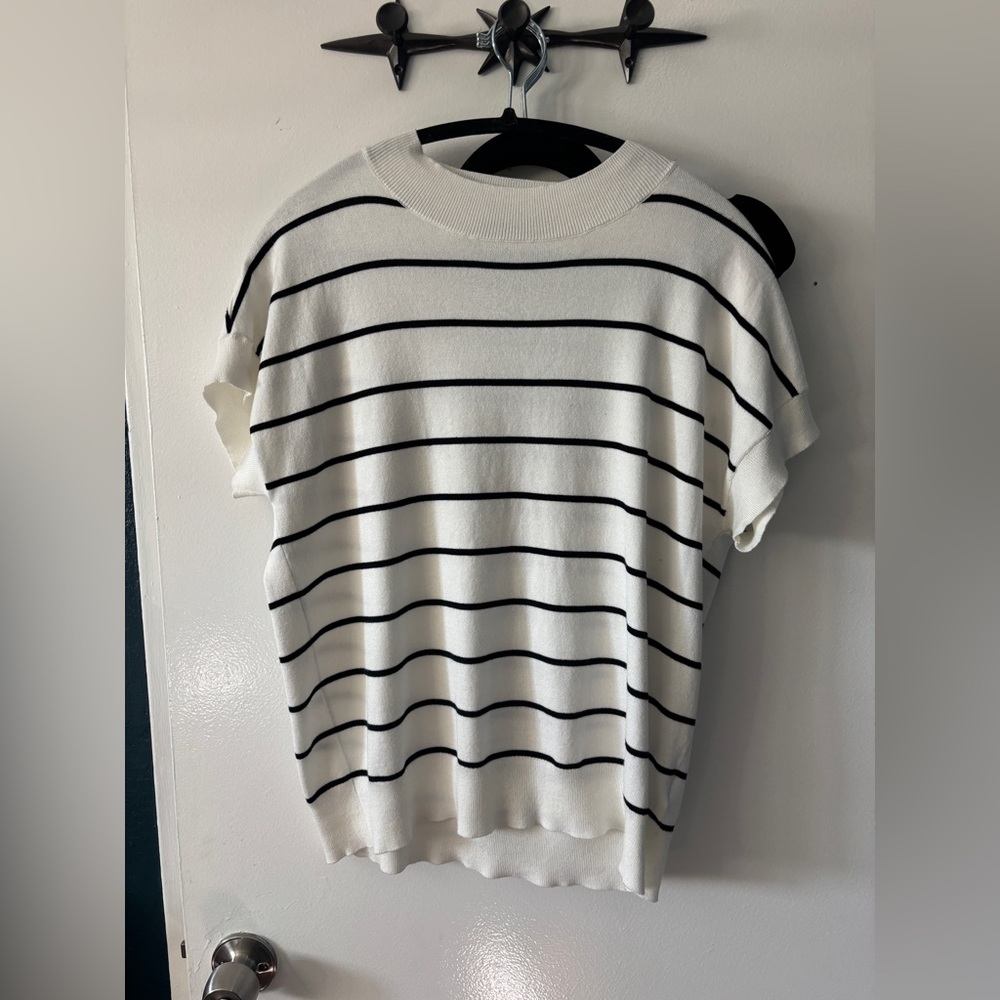T Tahari Black and White Striped Short Sleeve Sweater top